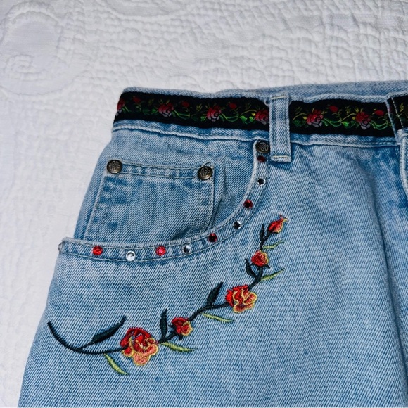 Vintage Denim Skirt Embroidered Rose Detailing 100% Cotton Size 8 Bill Blass - Picture 11 of 12